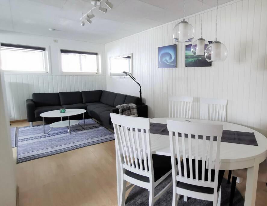 Spacious Apartment On Kvaloya Kvaloysletta Bagian luar foto